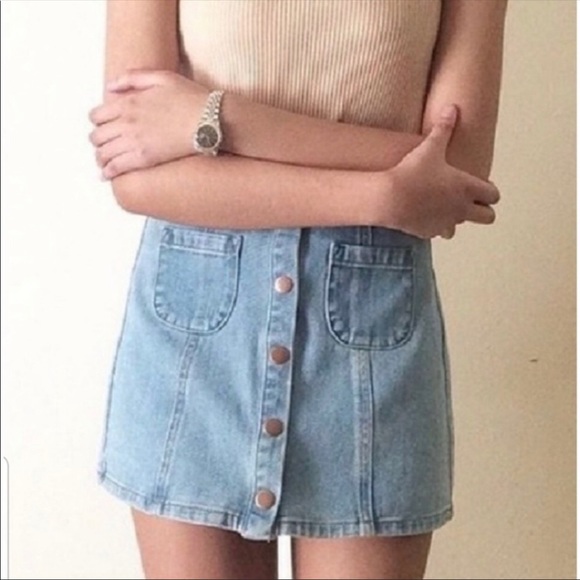 ⭐️ Brandy Melville Bruce Light Denim Skirt - Picture 1 of 6